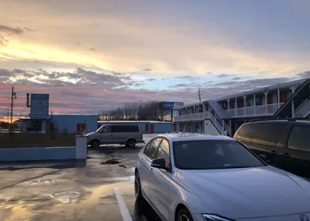 New Sea Breeze Motel hotel thumbnail 8
