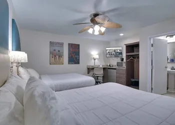 Seaside Inn Oceanfront hotel thumbnail 6