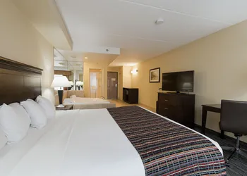 Country Inn & Suites by Radisson, Niagara Falls, ON hotel thumbnail 3