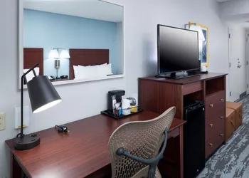 Hampton Inn & Suites Oklahoma City-Bricktown hotel thumbnail 7