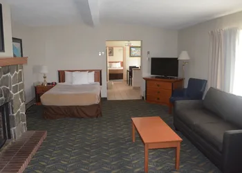 Travelodge by Wyndham Niagara Falls at the Falls hotel thumbnail 5