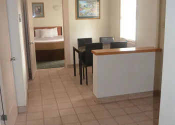 Travelodge by Wyndham Niagara Falls at the Falls hotel thumbnail 6