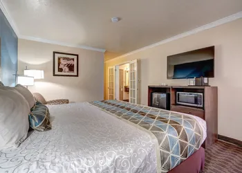 Best Western Airport Albuquerque InnSuites Hotel & Suites hotel thumbnail 6