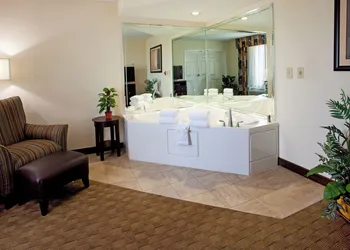 Holiday Inn Express Hotel & Suites Columbus at Northlake by IHG hotel thumbnail 2