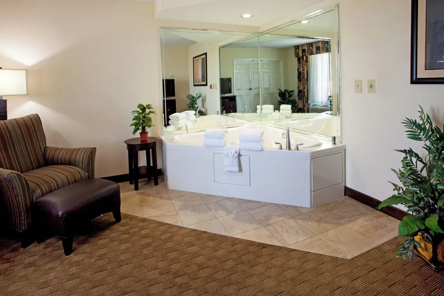 Holiday Inn Express Hotel & Suites Columbus at Northlake by IHG hotel detail image 2