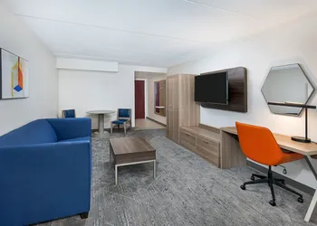 Holiday Inn Express Hotel & Suites Columbus at Northlake by IHG hotel thumbnail 4