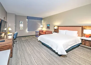 Hampton Inn by Hilton Ottawa hotel thumbnail 6