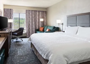 Hampton Inn Council Bluffs hotel thumbnail 8