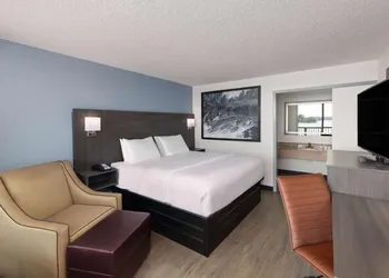 Super 8 by Wyndham Riverside AL hotel thumbnail 8