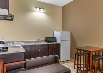Comfort Suites Eugene University hotel thumbnail 7
