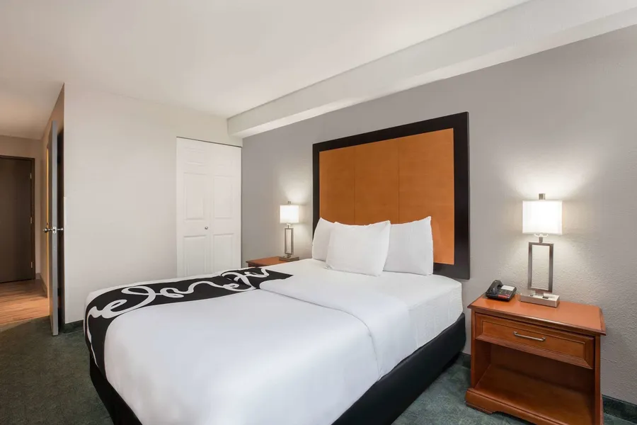 La Quinta Inn by Wyndham Everett hotel detail image 6
