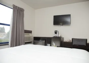 Happy Day Inn hotel thumbnail 6