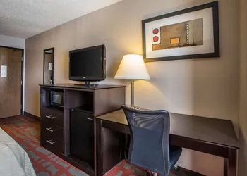 Quality Inn & Suites West Bend hotel thumbnail 7