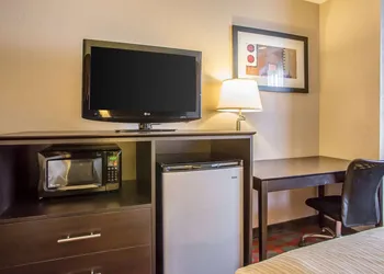 Quality Inn & Suites West Bend hotel thumbnail 8