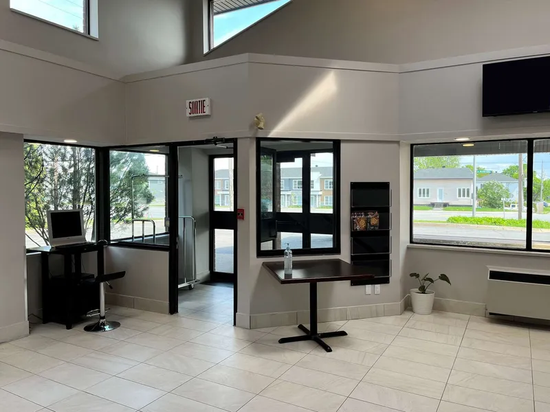 Econo Lodge Airport hotel detail image 6