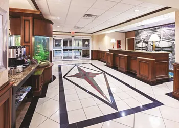 La Quinta Inn & Suites by Wyndham Corpus Christi-N Padre Isl hotel thumbnail 2