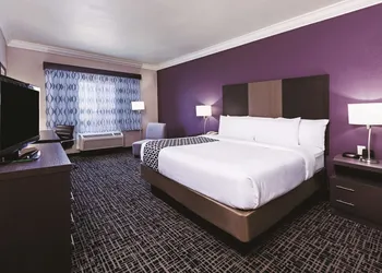 La Quinta Inn & Suites by Wyndham Corpus Christi-N Padre Isl hotel thumbnail 6