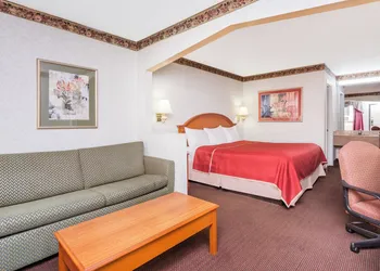 Regency Inn & Suites-Hamilton Place hotel thumbnail 2