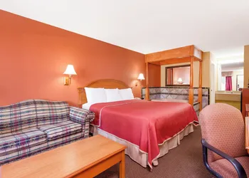 Regency Inn & Suites-Hamilton Place hotel thumbnail 6