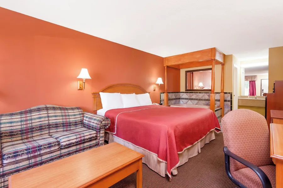 Regency Inn & Suites-Hamilton Place hotel detail image 6