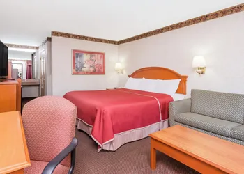 Regency Inn & Suites-Hamilton Place hotel thumbnail 8