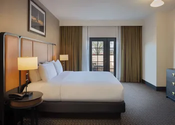 DoubleTree Suites by Hilton Hotel Lexington hotel thumbnail 8