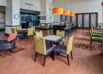 Hampton Inn & Suites Clarksville hotel thumbnail 3