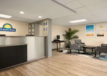 Days Inn by Wyndham Clearwater/Gulf to Bay hotel thumbnail 2