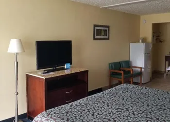 Days Inn by Wyndham Clearwater/Gulf to Bay hotel thumbnail 6