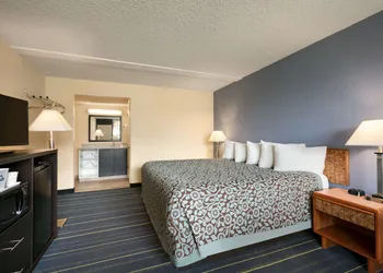 Days Inn by Wyndham Clearwater/Gulf to Bay hotel thumbnail 8