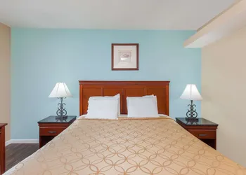 Travelodge by Wyndham San Diego SeaWorld hotel thumbnail 3