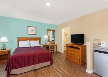 Travelodge by Wyndham San Diego SeaWorld hotel thumbnail 5