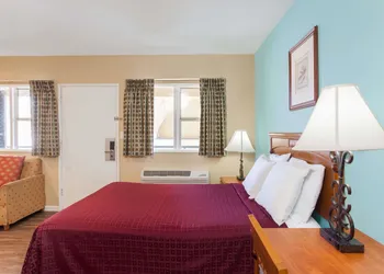 Travelodge by Wyndham San Diego SeaWorld hotel thumbnail 6