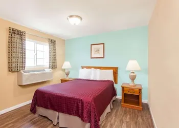 Travelodge by Wyndham San Diego SeaWorld hotel thumbnail 7