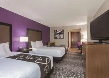 La Quinta Inn & Suites by Wyndham Columbus North hotel thumbnail 8