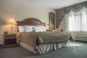 Rodeway Inn Fallsview hotel thumbnail 7