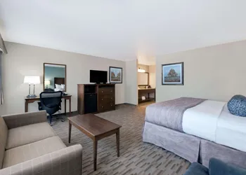 Baymont by Wyndham Minot hotel thumbnail 7
