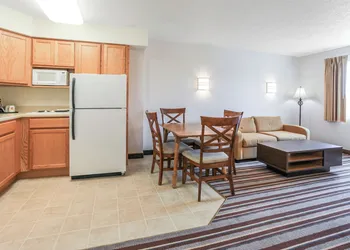 Super 8 by Wyndham Sault Ste. Marie MI hotel thumbnail 5