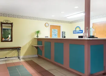 Days Inn by Wyndham Lamont/Monticello hotel thumbnail 3