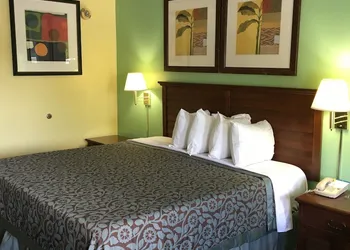 Days Inn by Wyndham Lamont/Monticello hotel thumbnail 4