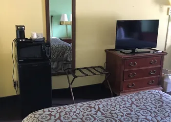 Days Inn by Wyndham Lamont/Monticello hotel thumbnail 7