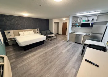 MainStay Suites Indianapolis Northwest - College Park hotel thumbnail 5