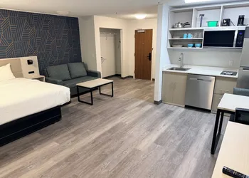 MainStay Suites Indianapolis Northwest - College Park hotel thumbnail 7