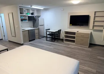 MainStay Suites Indianapolis Northwest - College Park hotel thumbnail 8