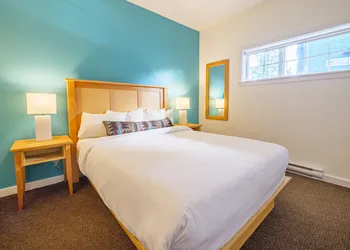 Waters Edge Shoreside Suites hotel thumbnail 8