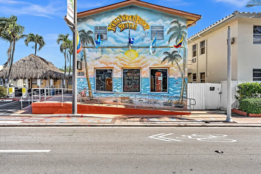 Hollywood Beach Blue Wave hotel detail image 2