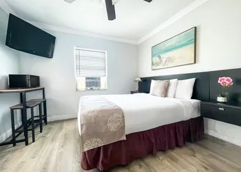 Hollywood Beach Blue Wave hotel thumbnail 3