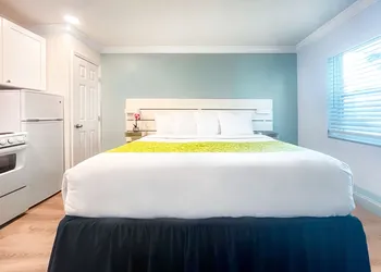 Hollywood Beach Blue Wave hotel thumbnail 6