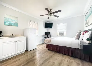 Hollywood Beach Blue Wave hotel thumbnail 7
