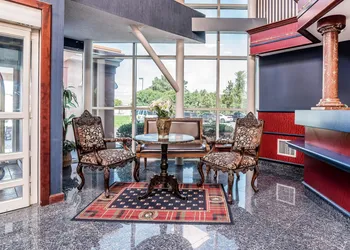 Quality Inn & Suites Albany Airport hotel thumbnail 3